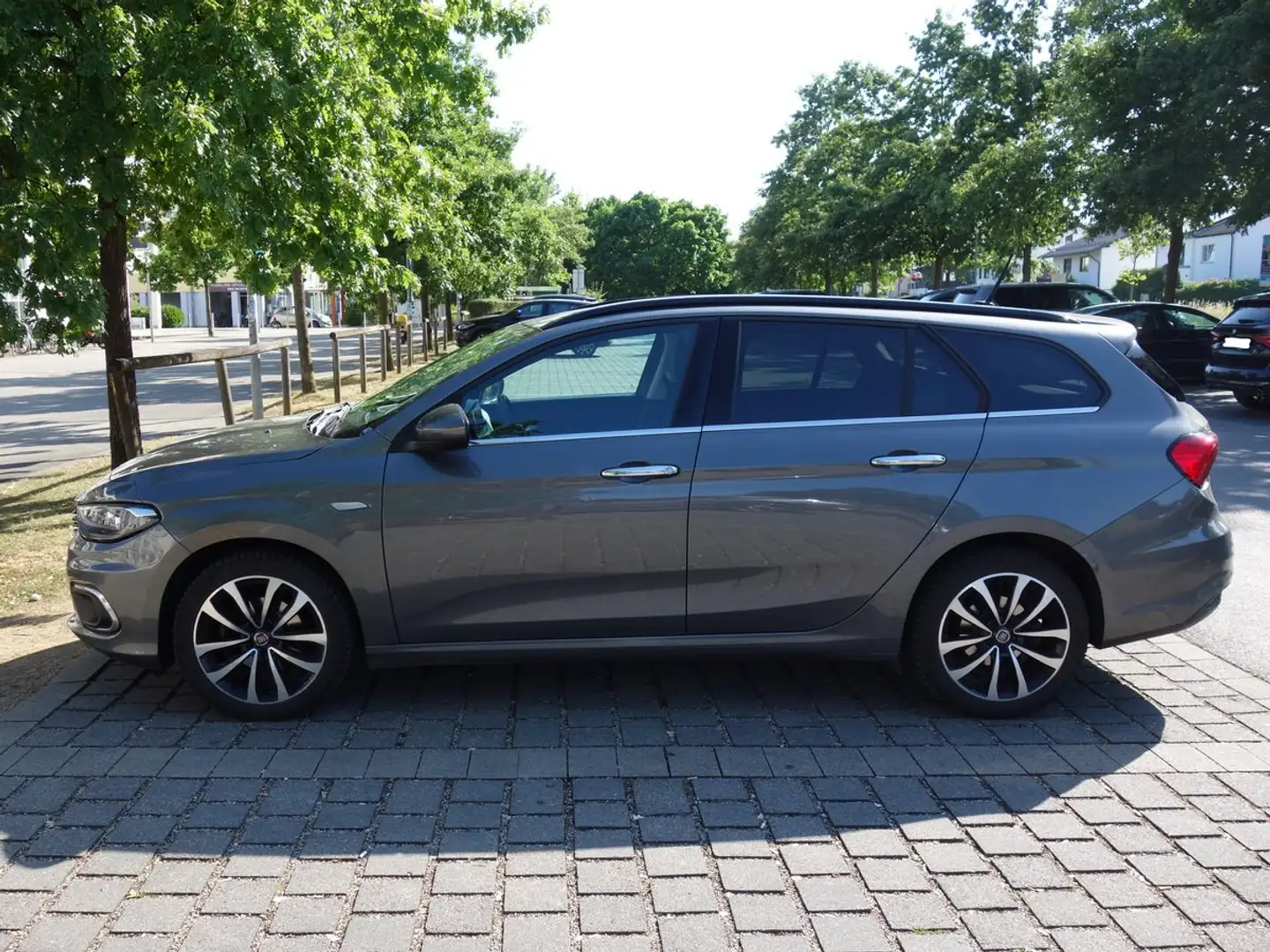 Fiat Tipo Tipo Kombi 1.6 MultiJet Lounge Gris - 2