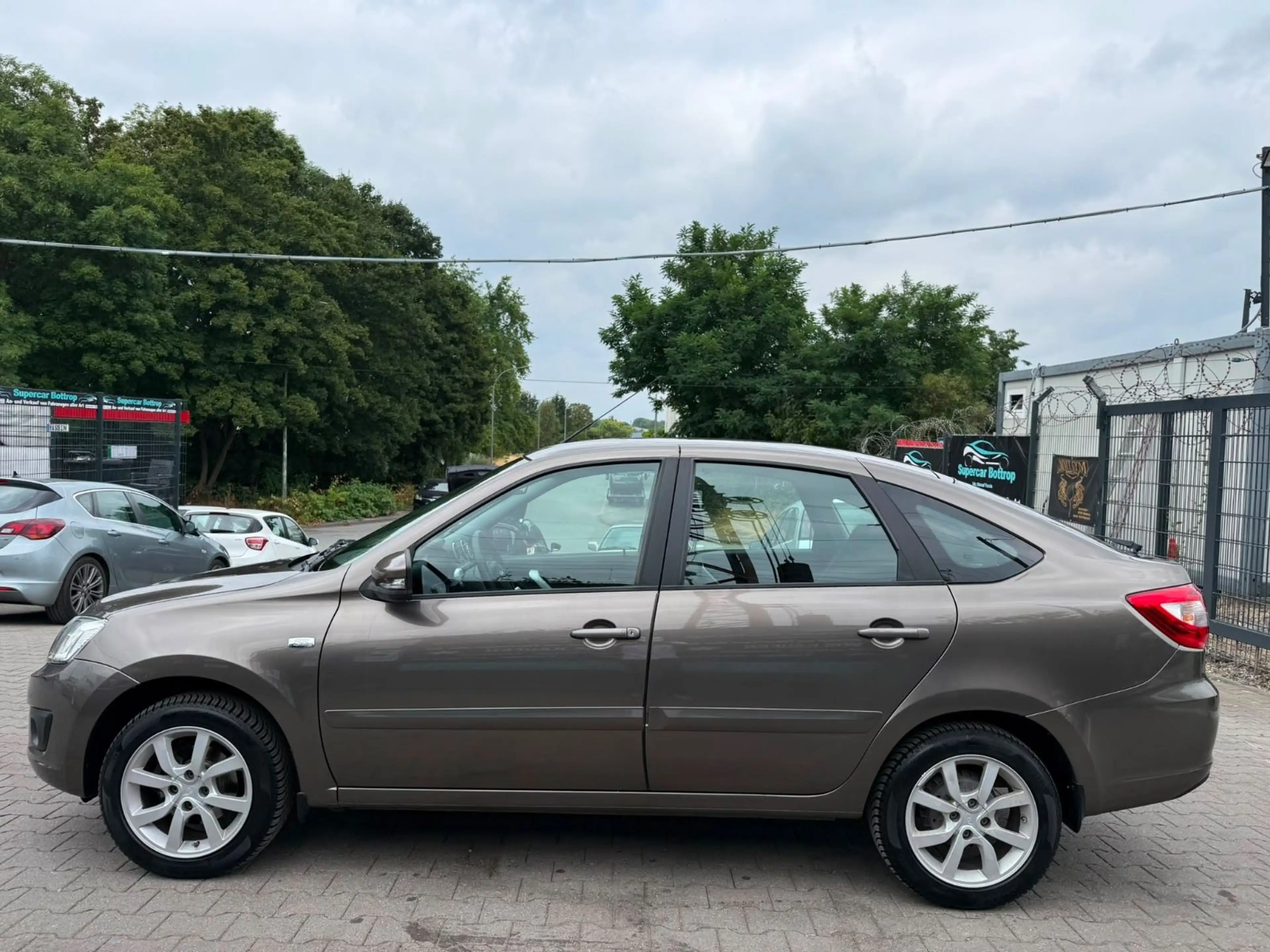 Lada Granta — photo 3