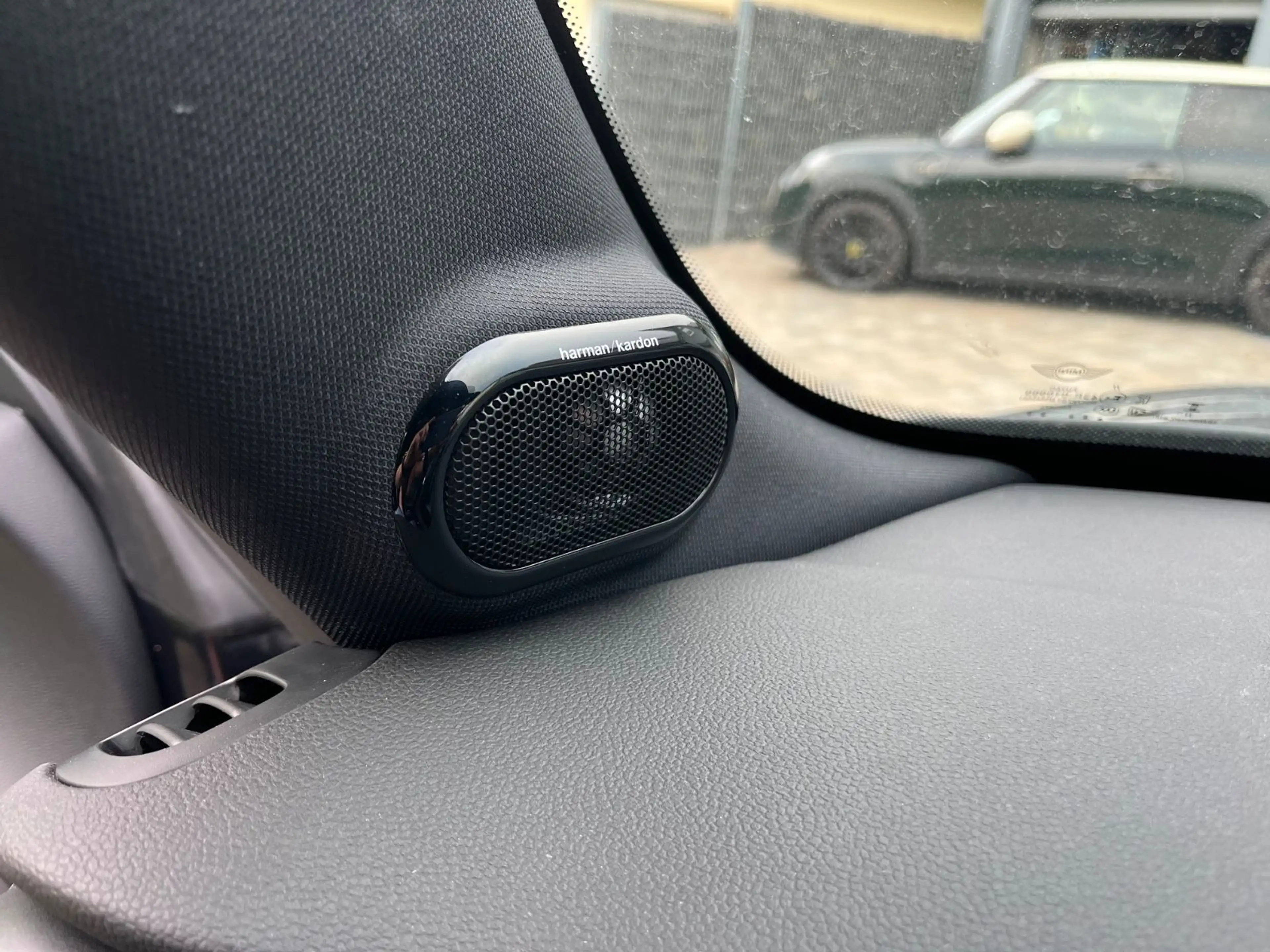 MINI Cooper SE Pano HUD H/K Navi LED Kam 17 — photo 18