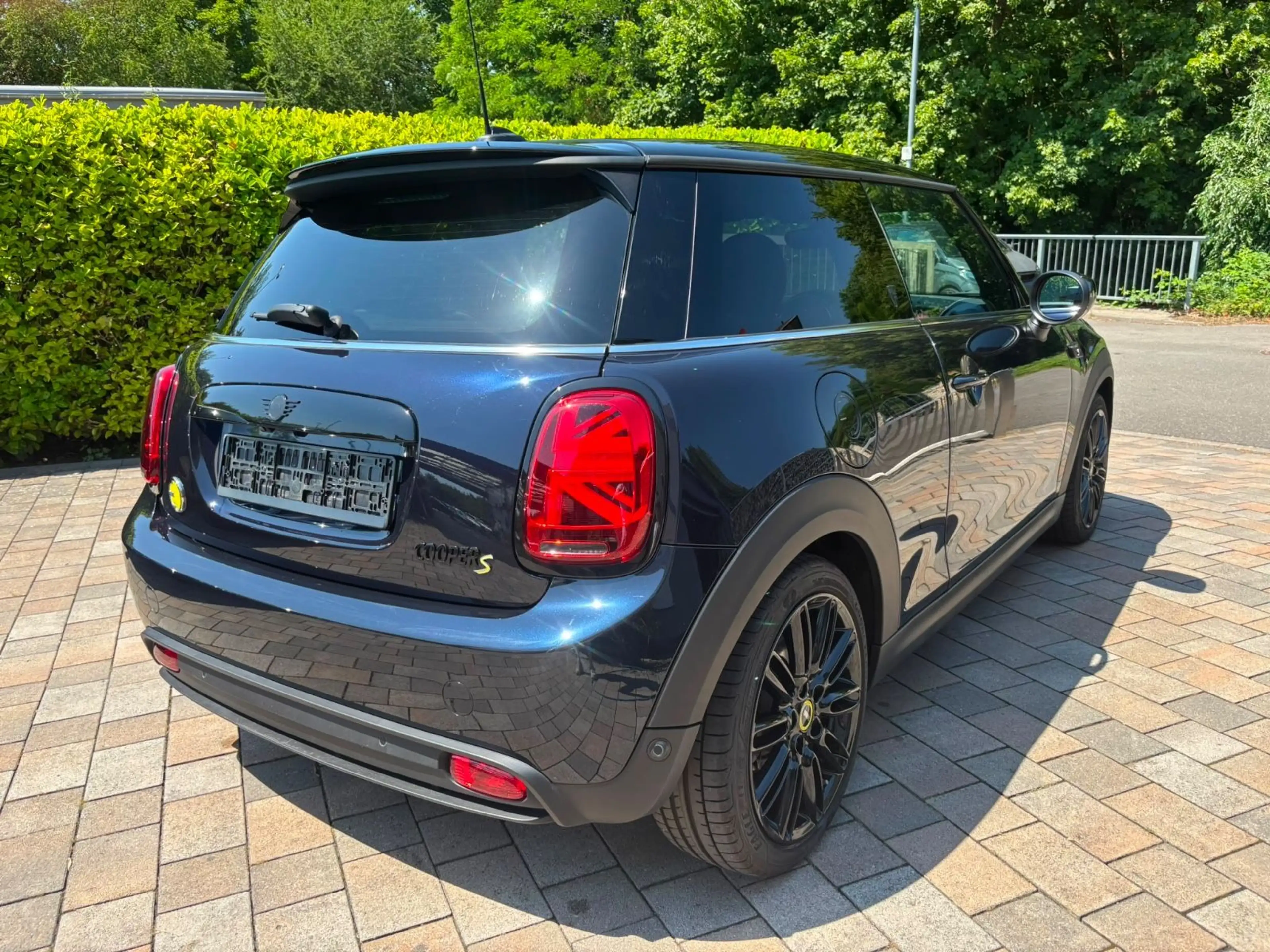 MINI Cooper SE Pano HUD H/K Navi LED Kam 17 — photo 6