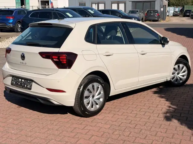 Volkswagen Polo view 4