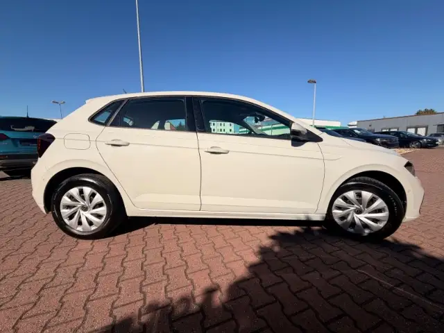 Volkswagen Polo view 3