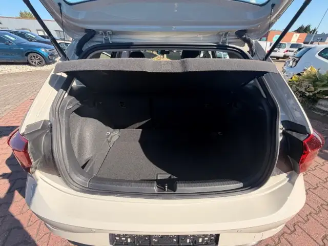 Volkswagen Polo view 13