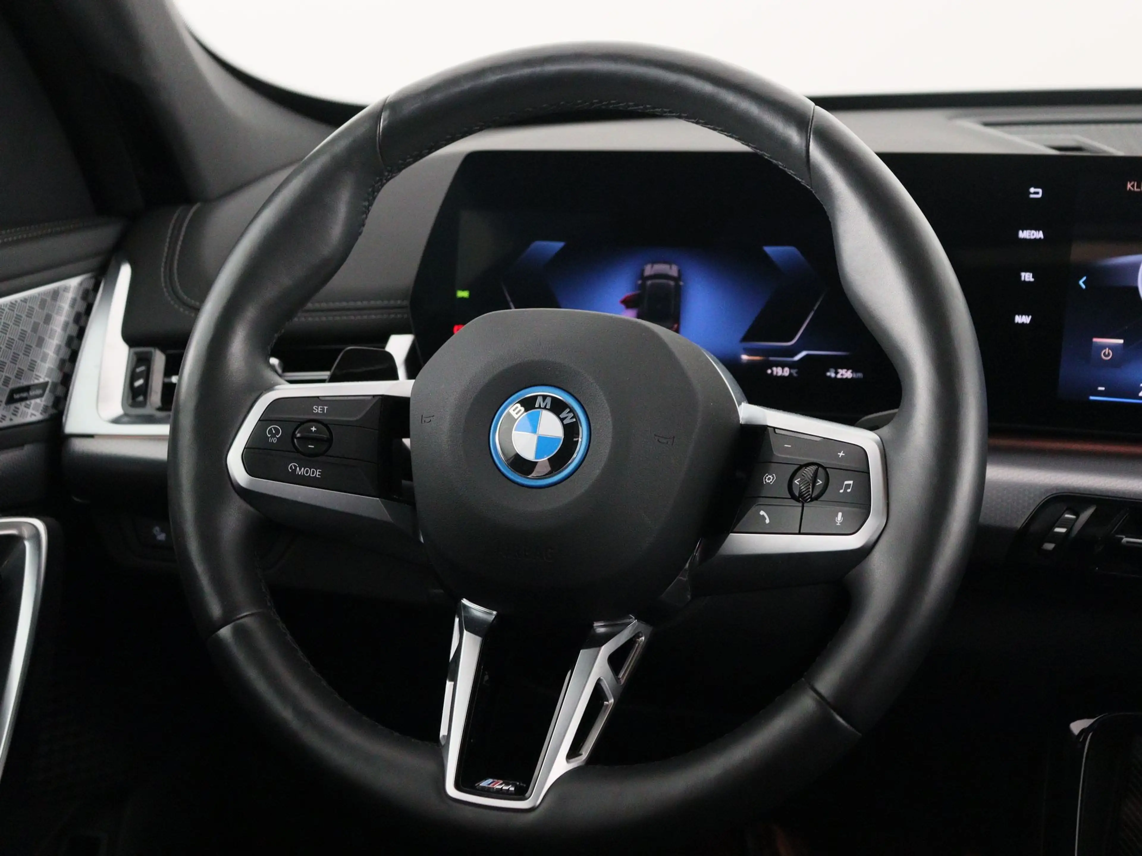 BMW iX1 eDrive20 M-Sport | Trekhaak | Panoramadak SoH 100% — photo 2