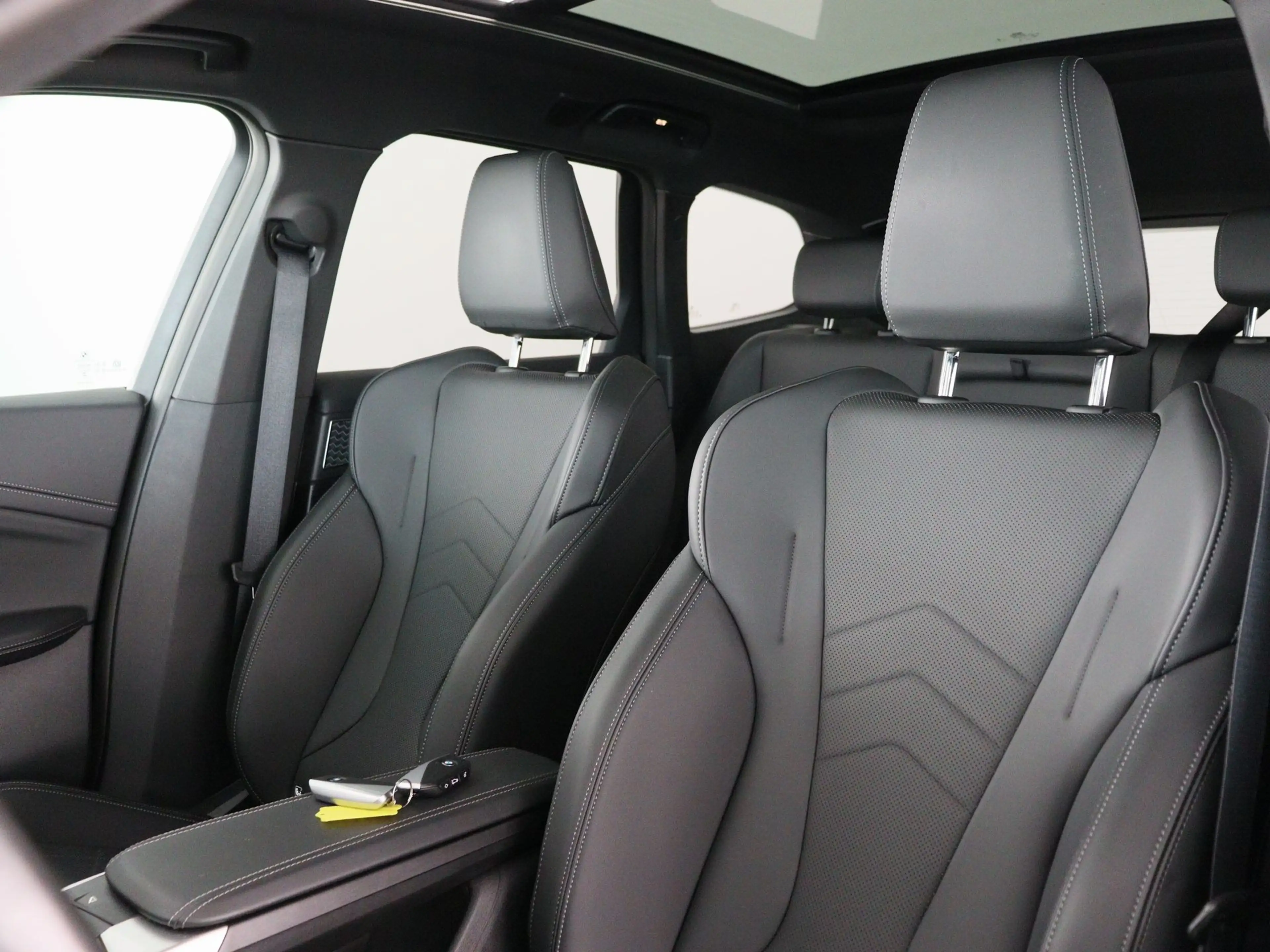 BMW iX1 eDrive20 M-Sport | Trekhaak | Panoramadak SoH 100% — photo 4