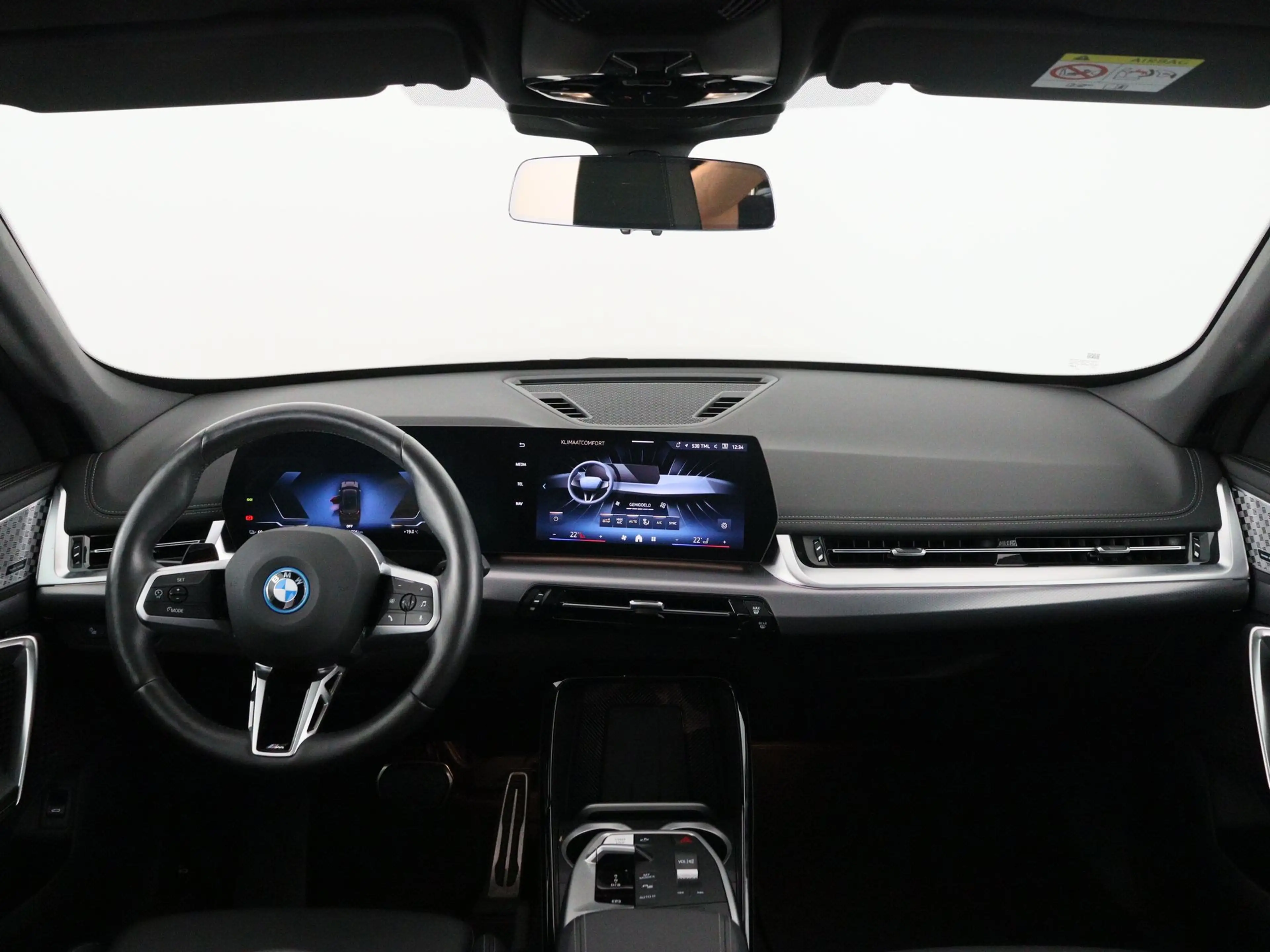 BMW iX1 eDrive20 M-Sport | Trekhaak | Panoramadak SoH 100% — photo 13