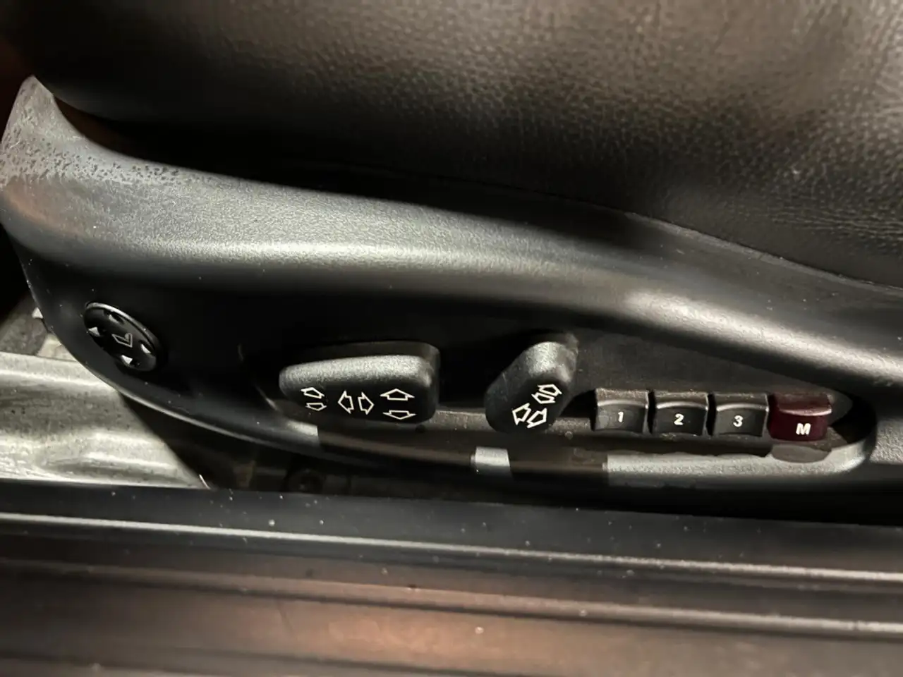 BMW 6 Series снимка BMW 6 Series