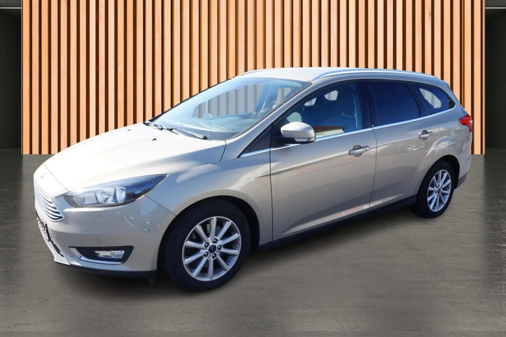 Ford Focus Turnier 1.5 EcoBoost Titanium*Navi* Grau - 2