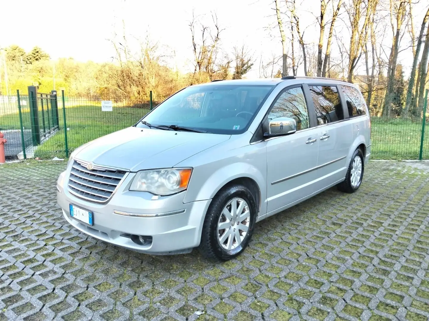 Chrysler Grand Voyager 2.8 CRD 163Cv Limited*Automatic*Pelle*Monitor Argent - 1