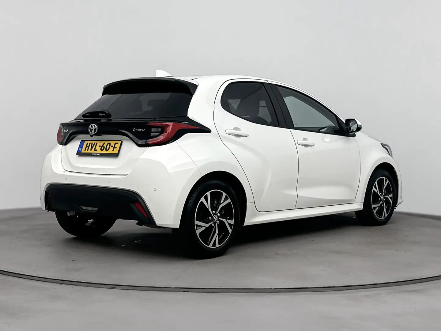 Toyota Yaris 1.5 Hybrid Dynamic Limited Wit - 2