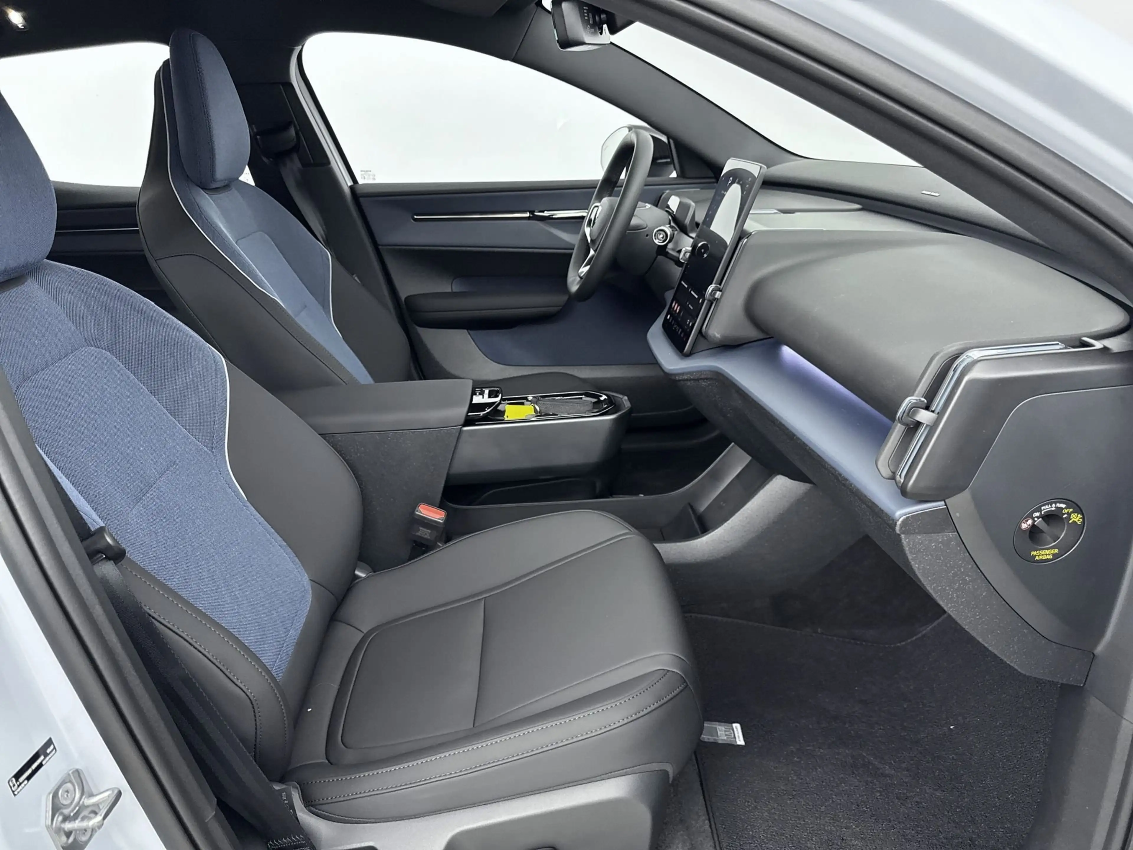 Volvo EX30 Single Motor Plus Europa 51 kWh | Stoel + Stuurver — photo 31