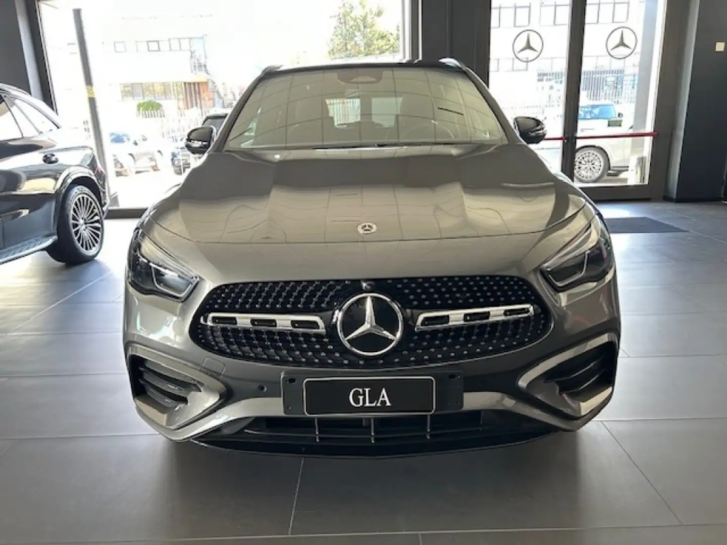 Mercedes-Benz GLA 200 d Automatic AMG Line Advanced Plus Grigio - 2