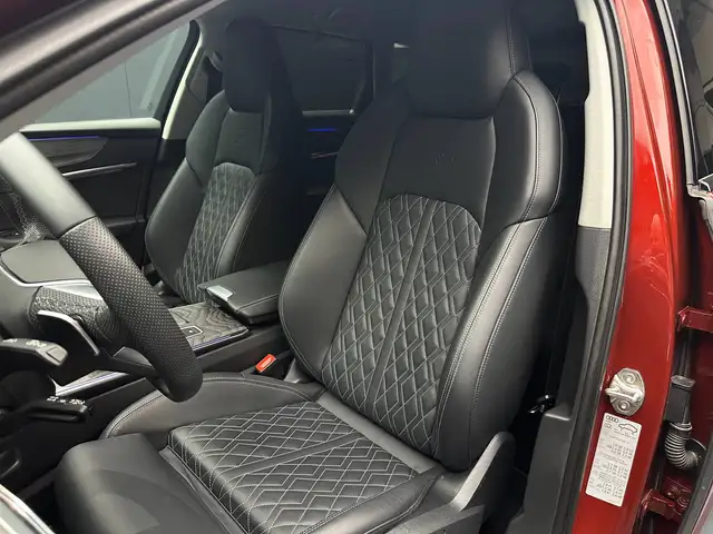 Audi A6 view 11