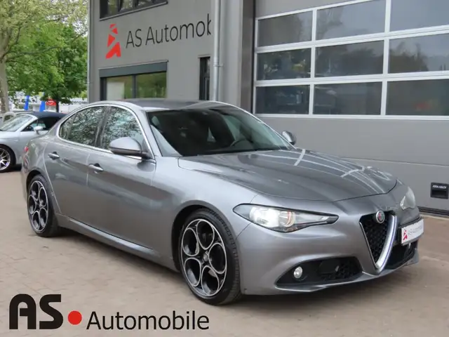 Alfa Romeo Giulia Super 1.Hd*Bi-Xen*Navi*Standheiz.*SHZ*PDC
