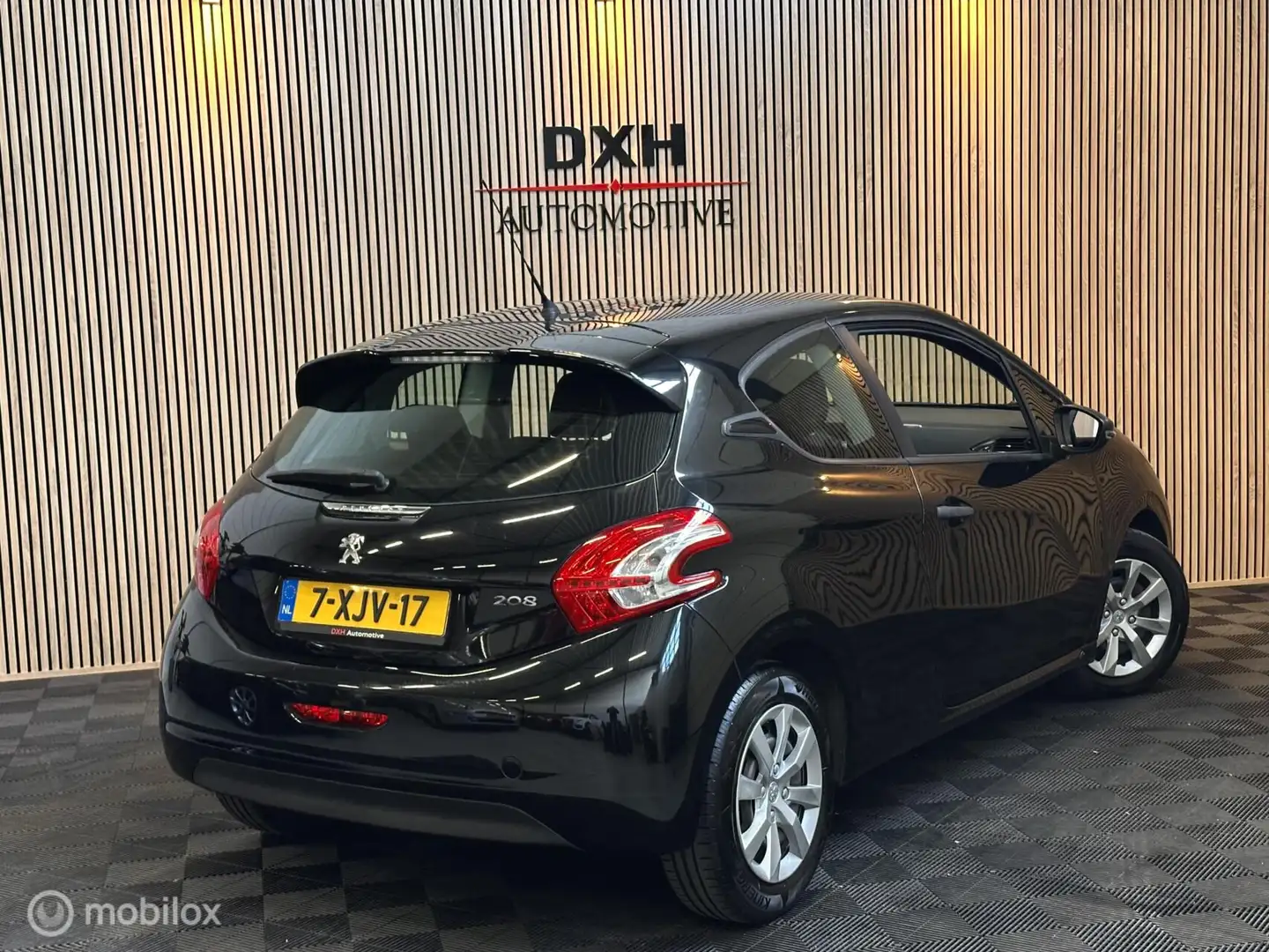 Peugeot 208 1.0 VTi NL-Auto 3eEIGNR APK-11/2026 AIRCO CRUISE Zwart - 2