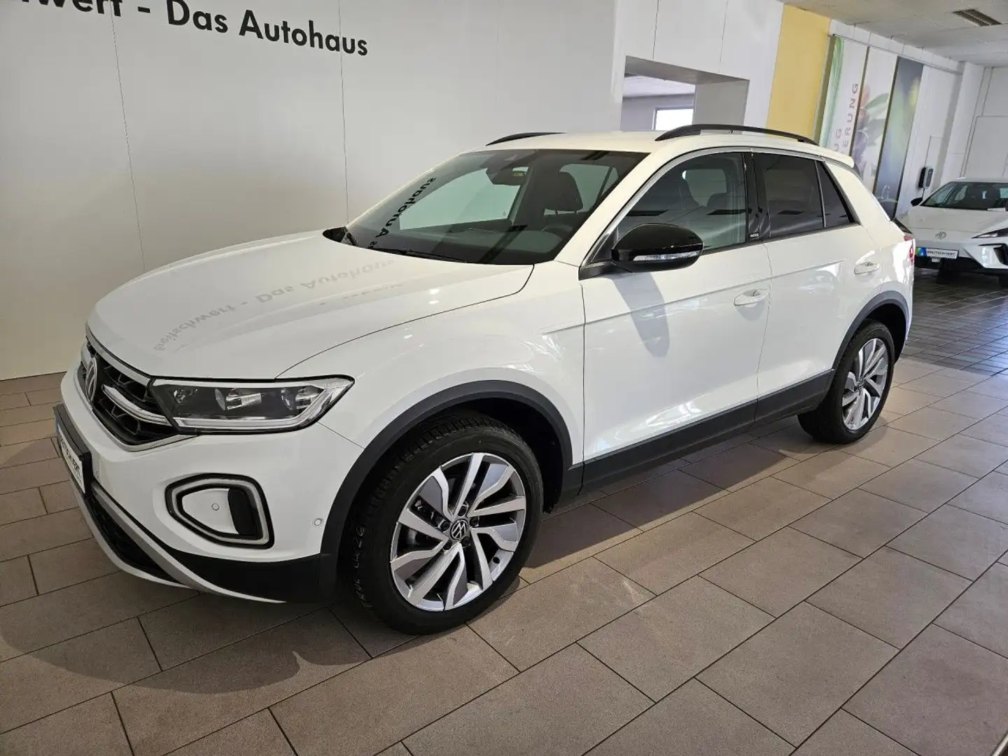 Volkswagen T-Roc 1.5 TSI Move DSG AHK IQLight RFK Navi Alu18 Weiß - 2