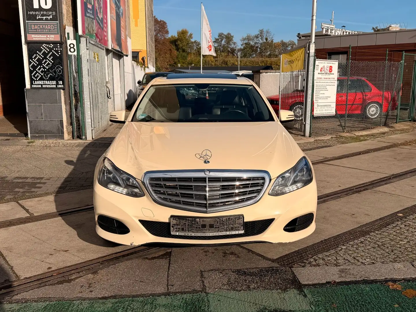 Mercedes-Benz E 200 d *2.Hand*LED*Leder*Navi*Schiebedach - 2