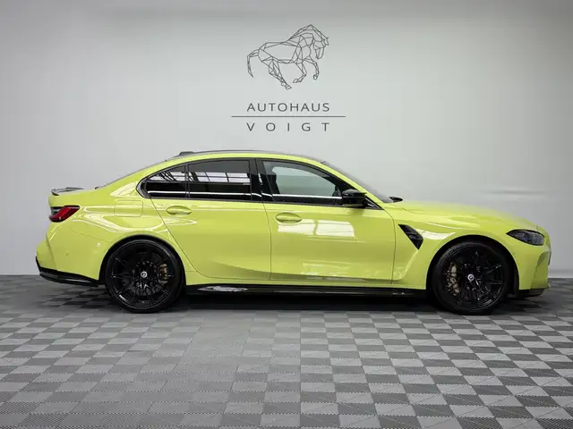 BMW M3 view 4