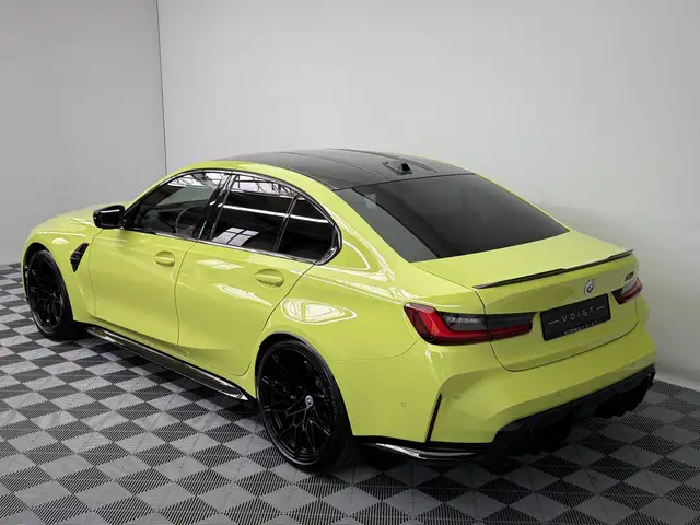 BMW M3 view 3