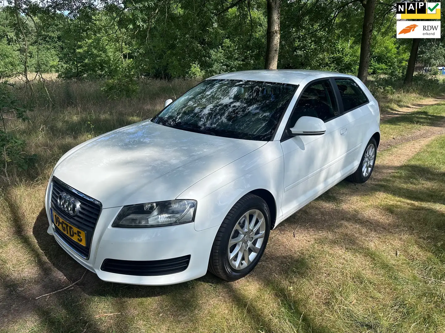 Audi A3 1.6 Attraction Business Edition apk t/m12-11-2025 Wit - 1