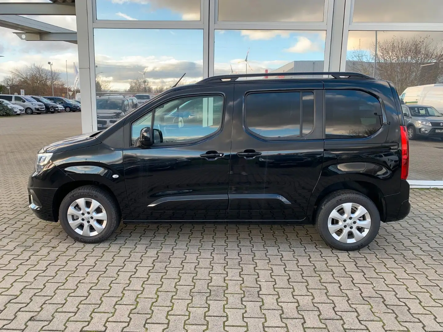 Opel Combo Life ULTIMATE 1.5 +AUTOM+ACC+NAV+SPUR+ALL+ Black - 2