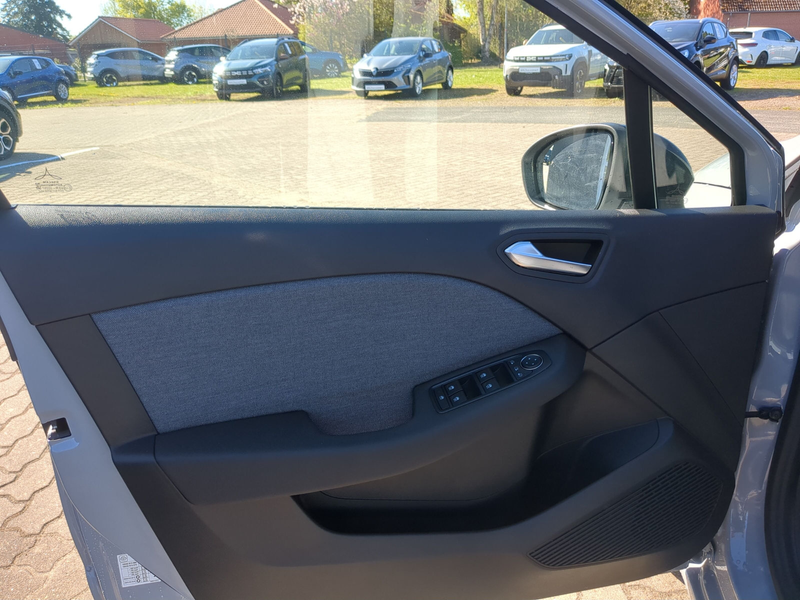 Renault Clio TCe 90 Techno SHZ LKHZ — photo 13
