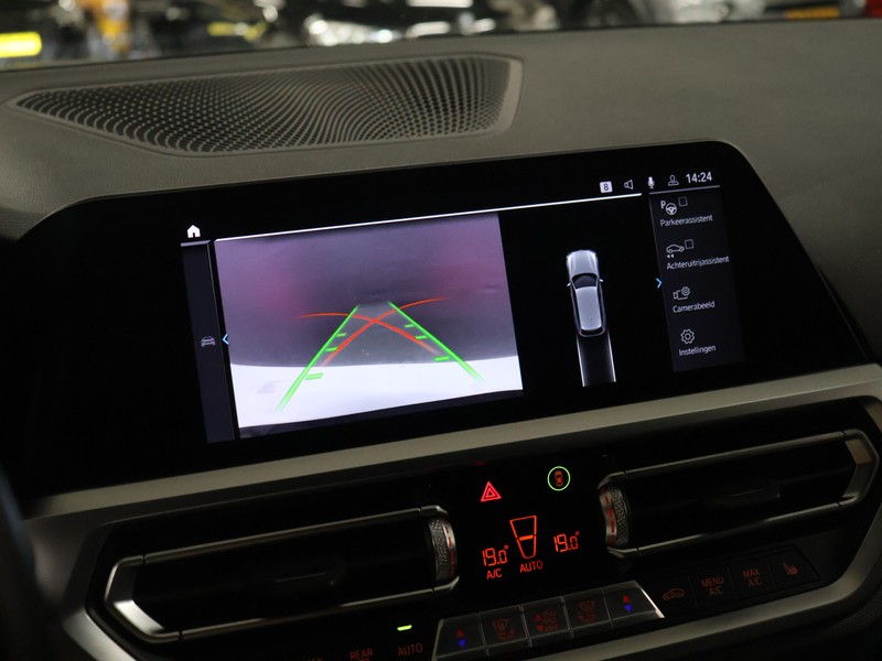 BMW 320 3-serie Touring 320e Business Edition Plus M Sport — photo 18