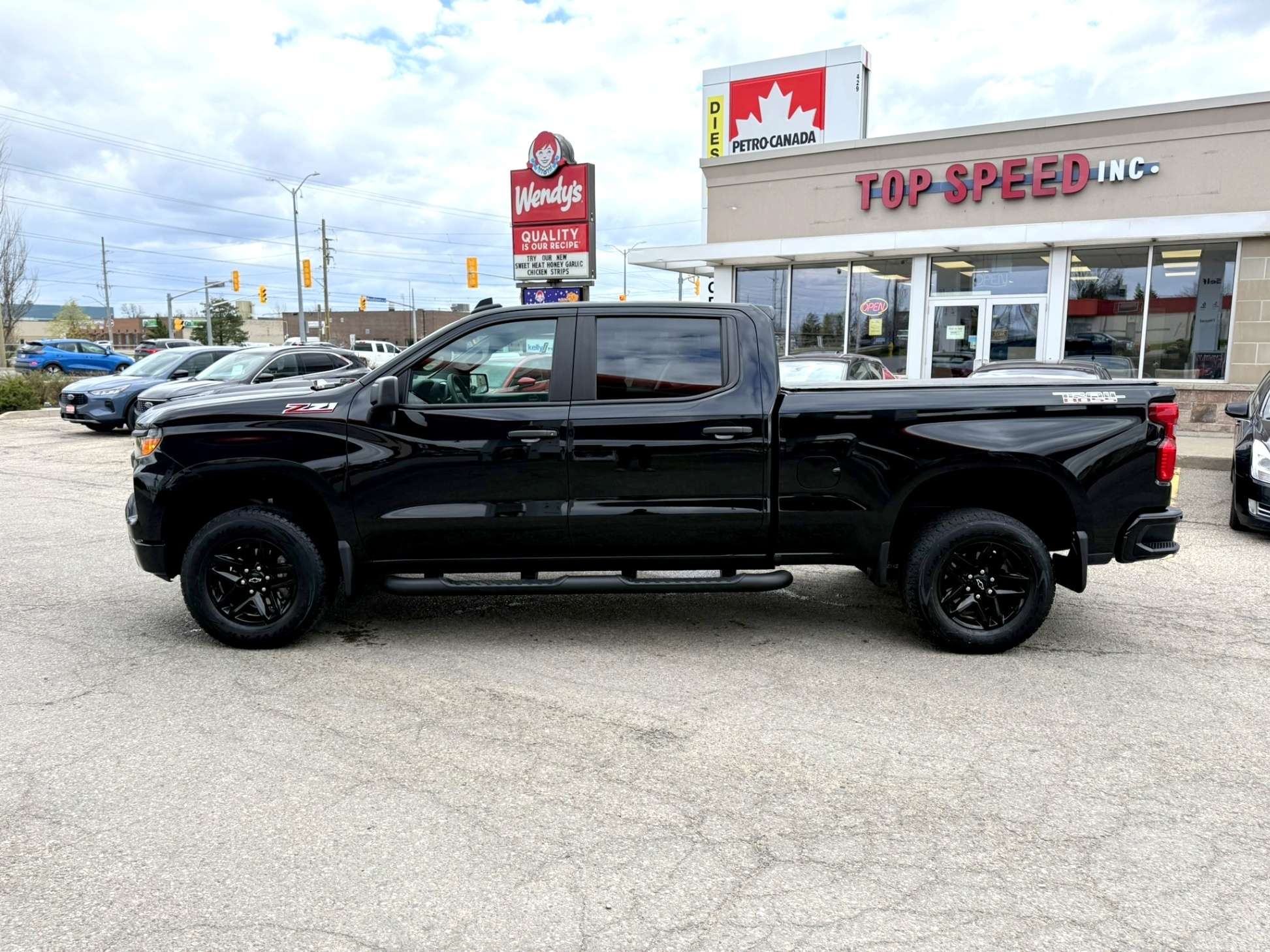 2024 Chevrolet Silverado 1500 4WD Crew Cab 157 Custom Trail Boss / Z71 / No Acci — снимка 1