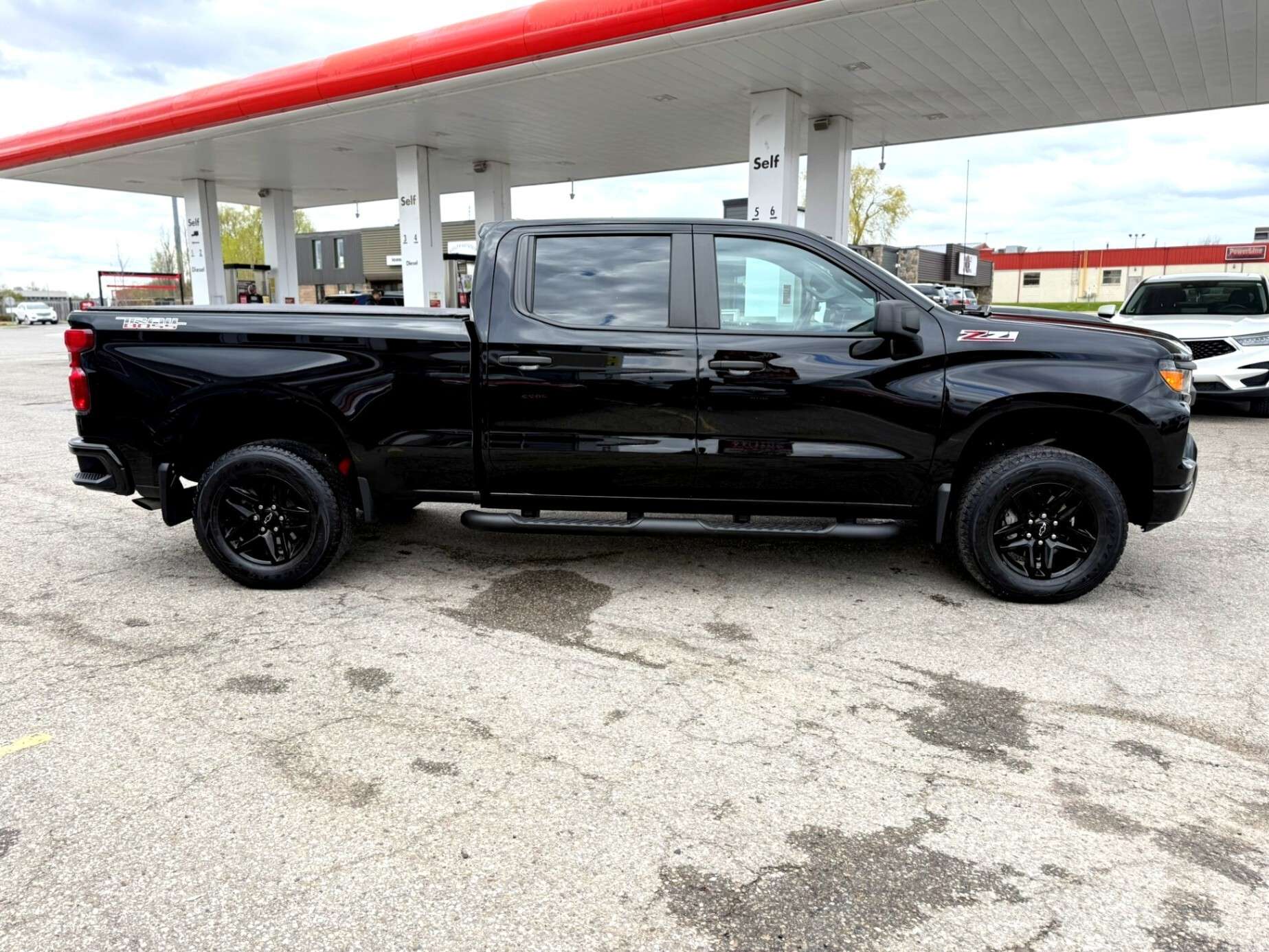 2024 Chevrolet Silverado 1500 4WD Crew Cab 157 Custom Trail Boss / Z71 / No Acci — снимка 1