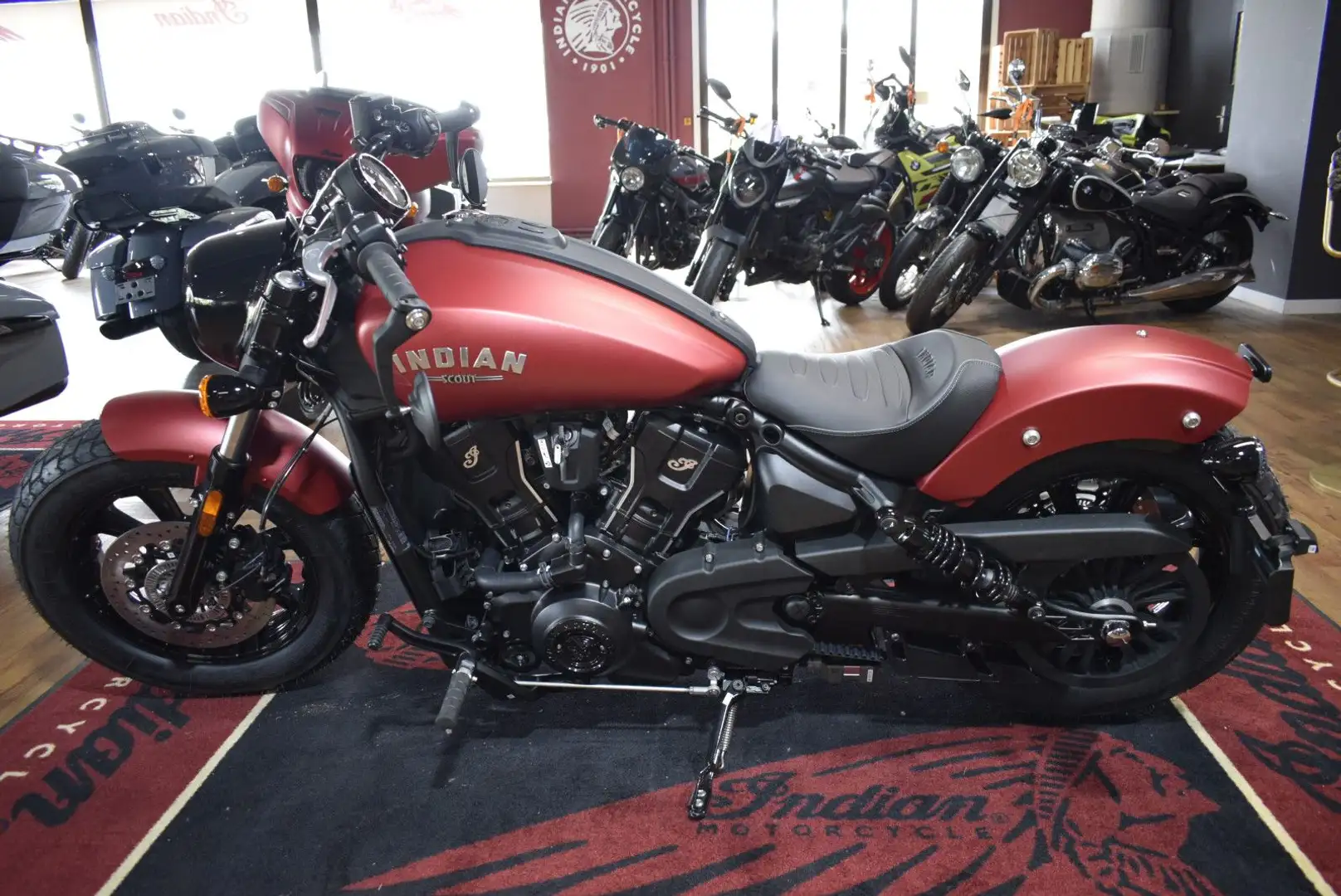 Indian Scout Bobber Limted  Sunset Red Smoke Rosso - 2