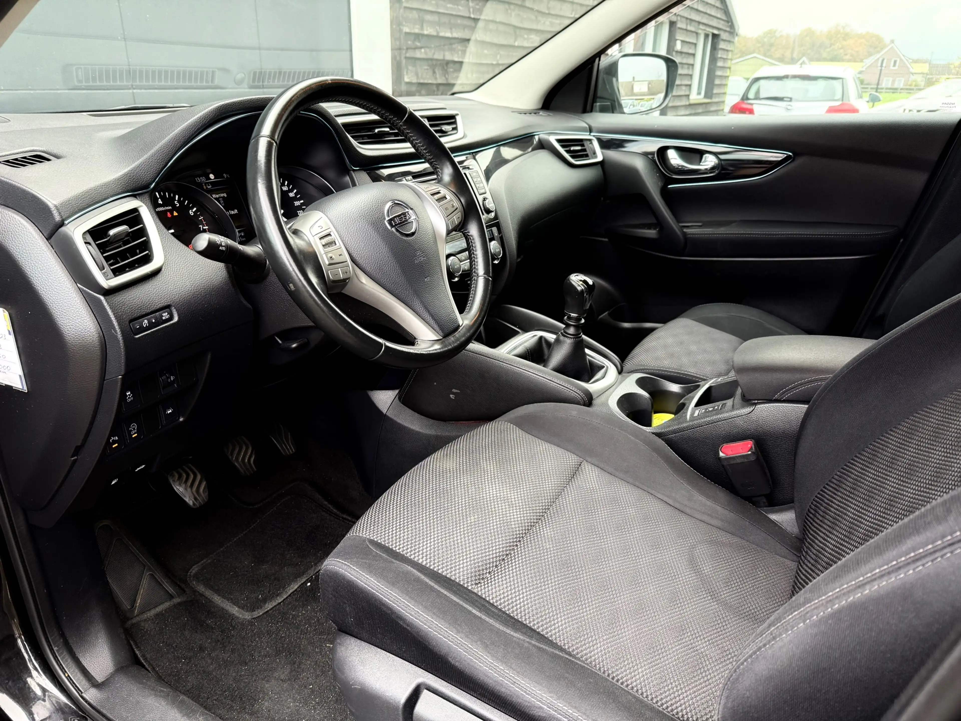Nissan Qashqai 1.2 Connect Edition — photo 7