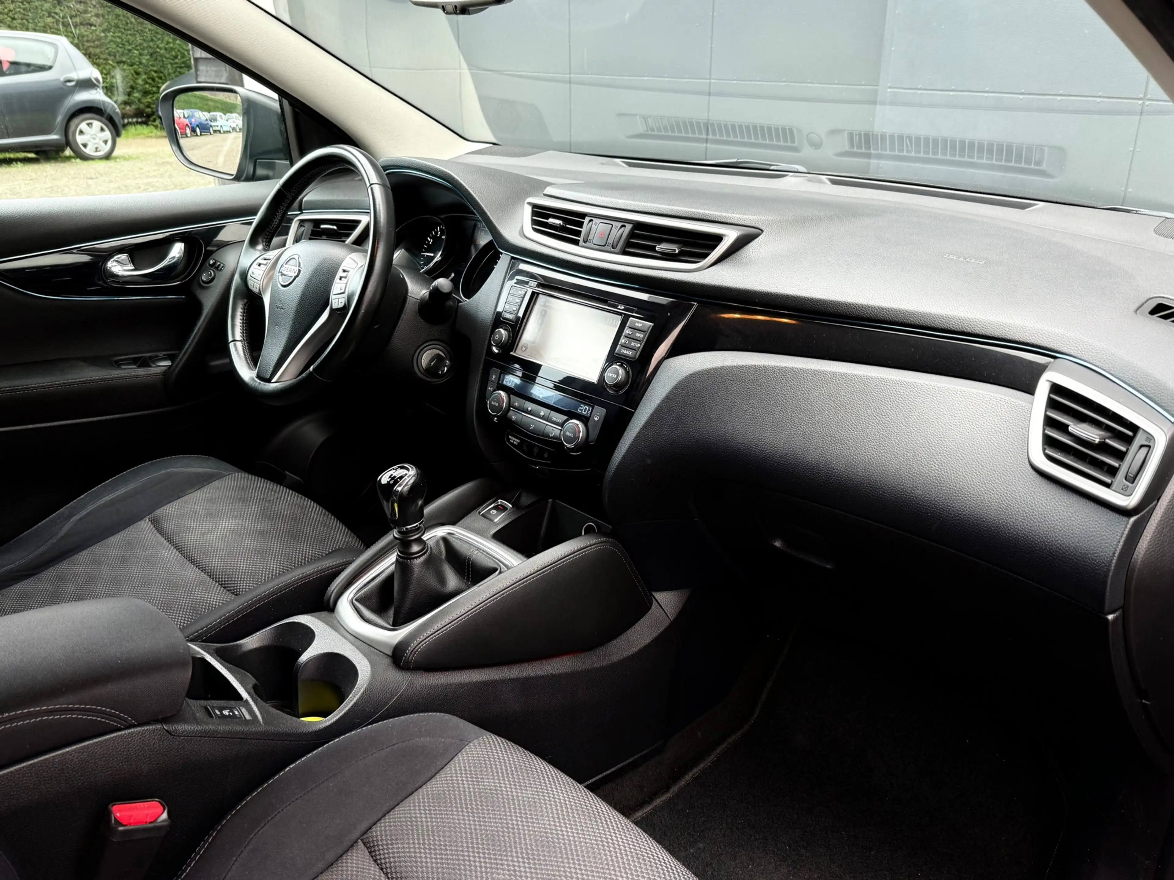 Nissan Qashqai 1.2 Connect Edition — photo 10