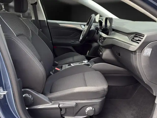 Ford Focus view 15