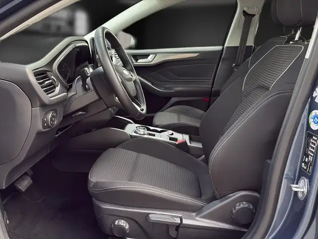 Ford Focus view 14