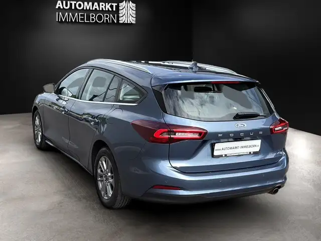 Ford Focus view 10