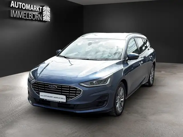 Ford Focus view 3