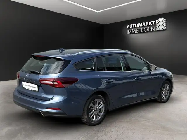 Ford Focus view 6