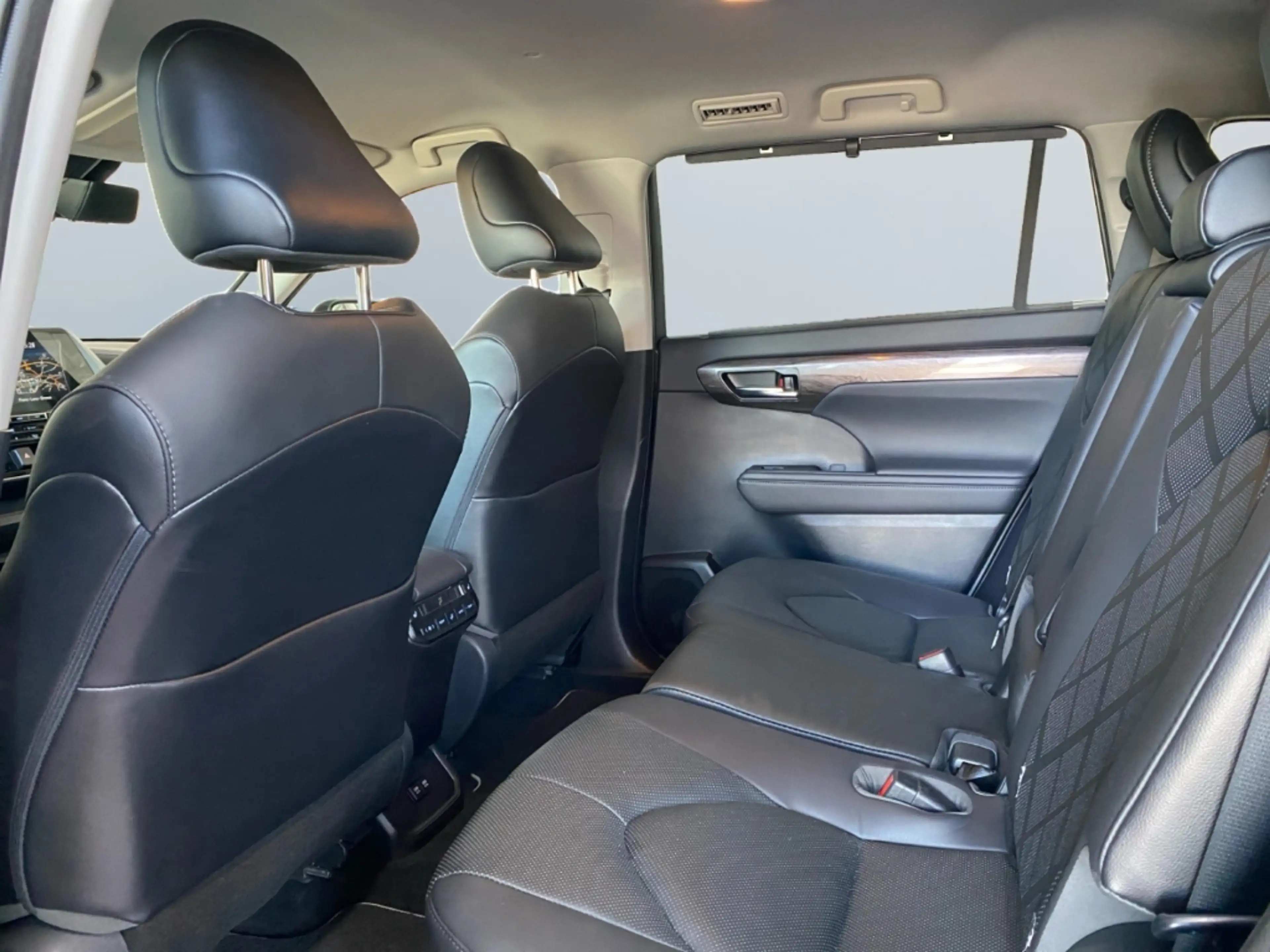 Toyota Highlander 2.5 Hybrid Luxury *7-Si*Leder*360°*JBL* — photo 15