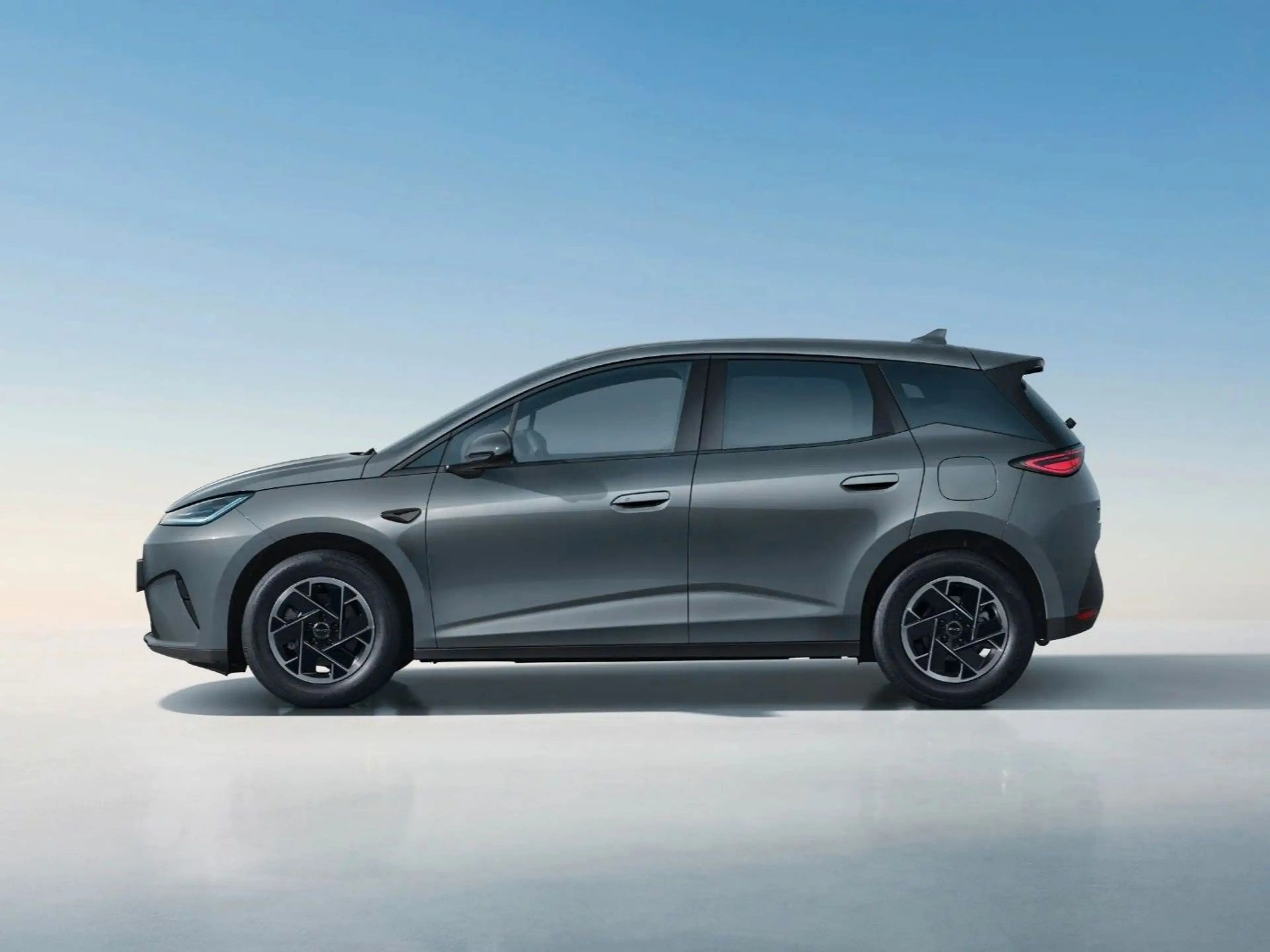 BYD Dolphin G BOOST DM-i*BIS 4500€ BONUS*ALLE FARBEN — photo 3