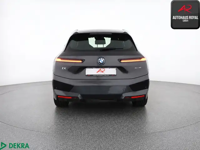 BMW Ix view 4