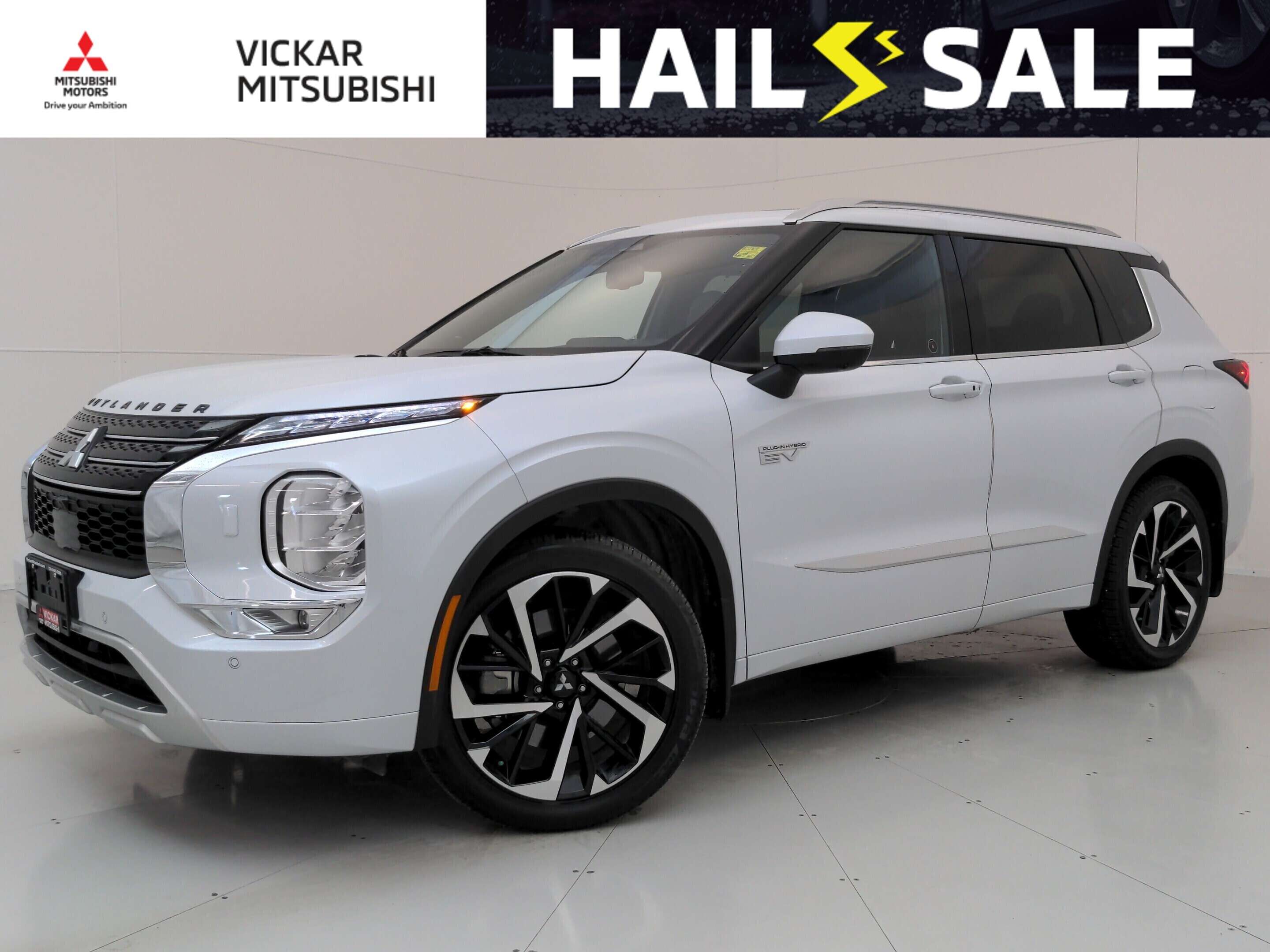 White 2024 Mitsubishi Outlander Hybrid Plug-in SUV / Crossover Automatic
