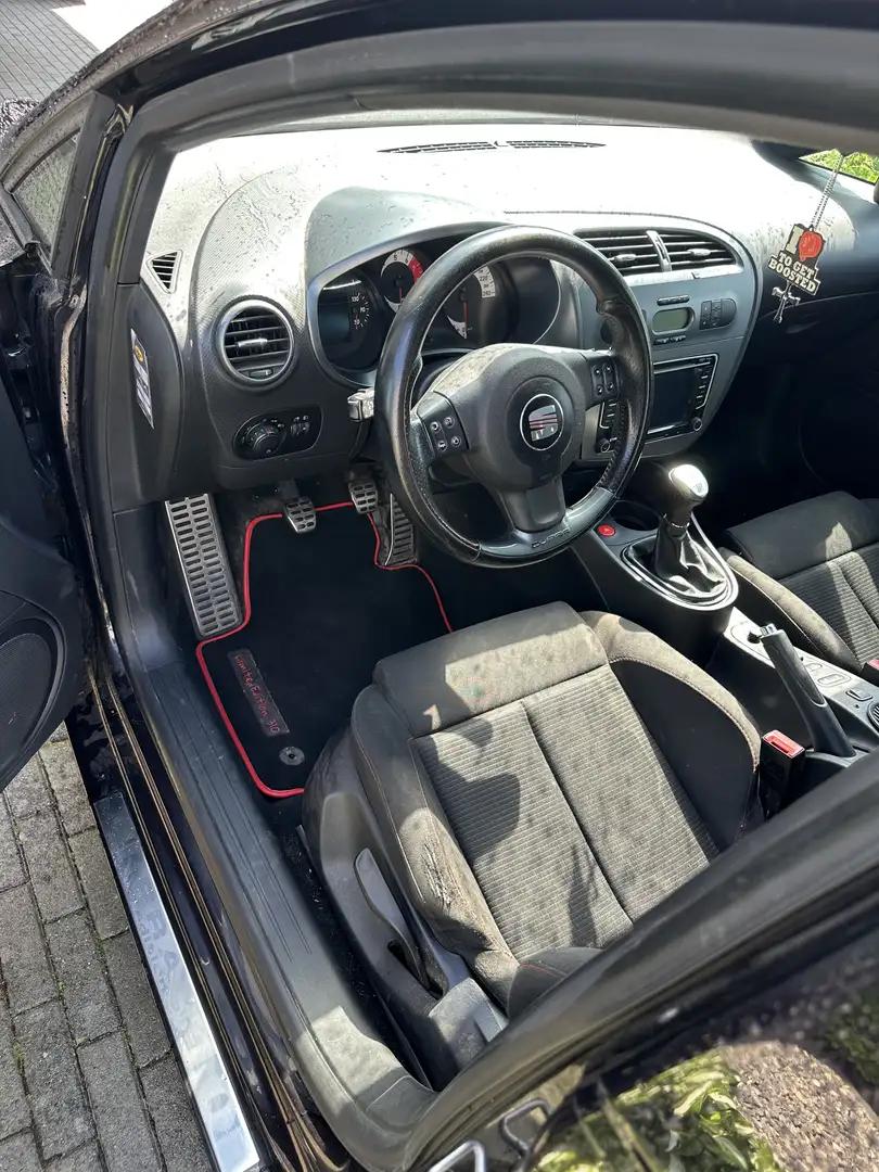 SEAT Leon 2.0 TFSI Cupra Fekete - 2