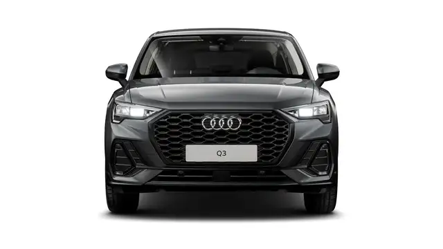 Audi Q3 view 4
