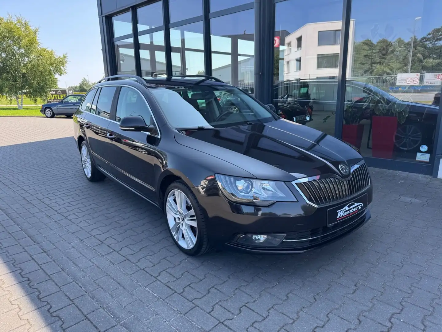 Skoda Superb Combi 2.0 TDI Exclusive-AHK-Temp-Navi-DSG Schwarz - 2