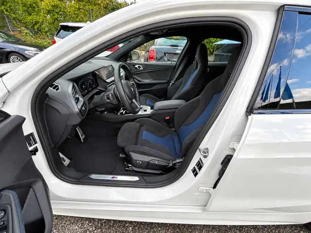 BMW 1 Series view 3