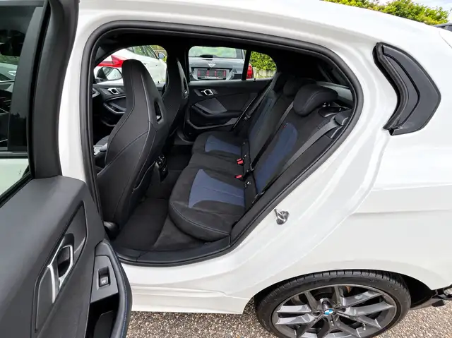 BMW 1 Series view 4