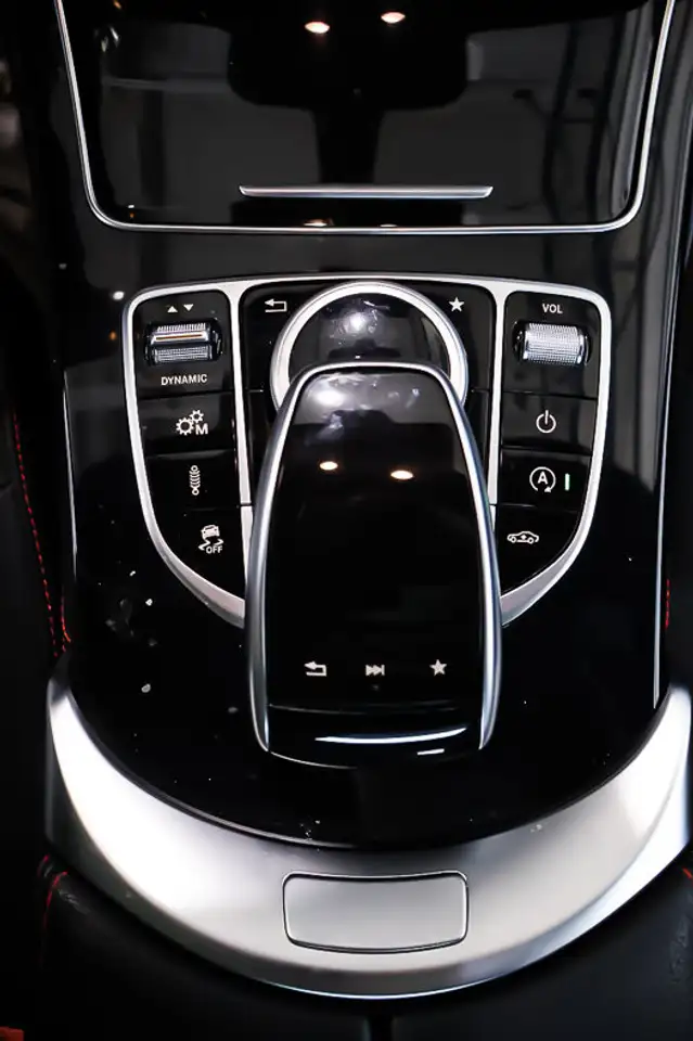 Mercedes-Benz GLC снимка Mercedes-Benz GLC
