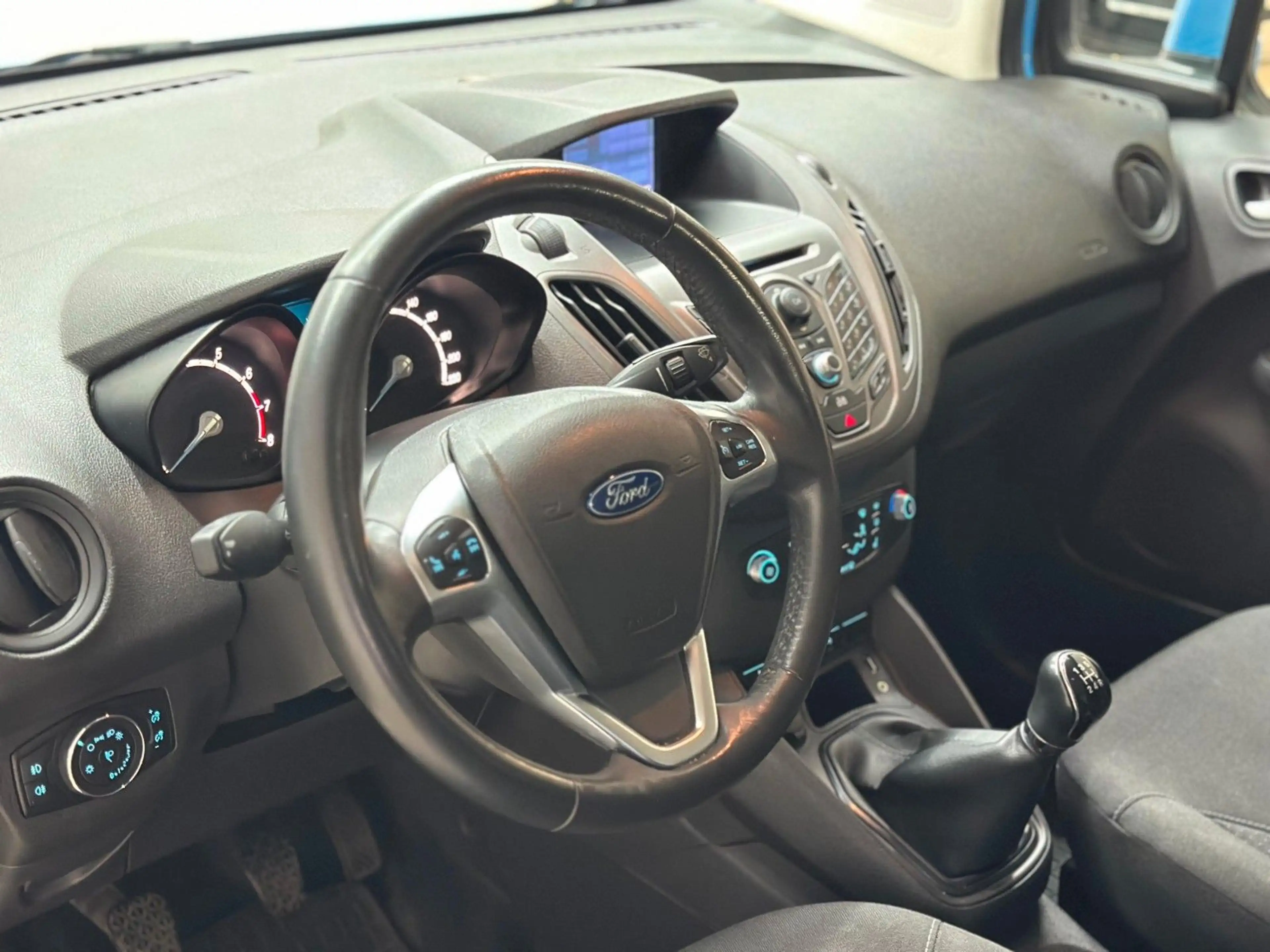 Ford Transit Courier *KLIMA *KAMERA *NAVI *SHZ *PDC — photo 12