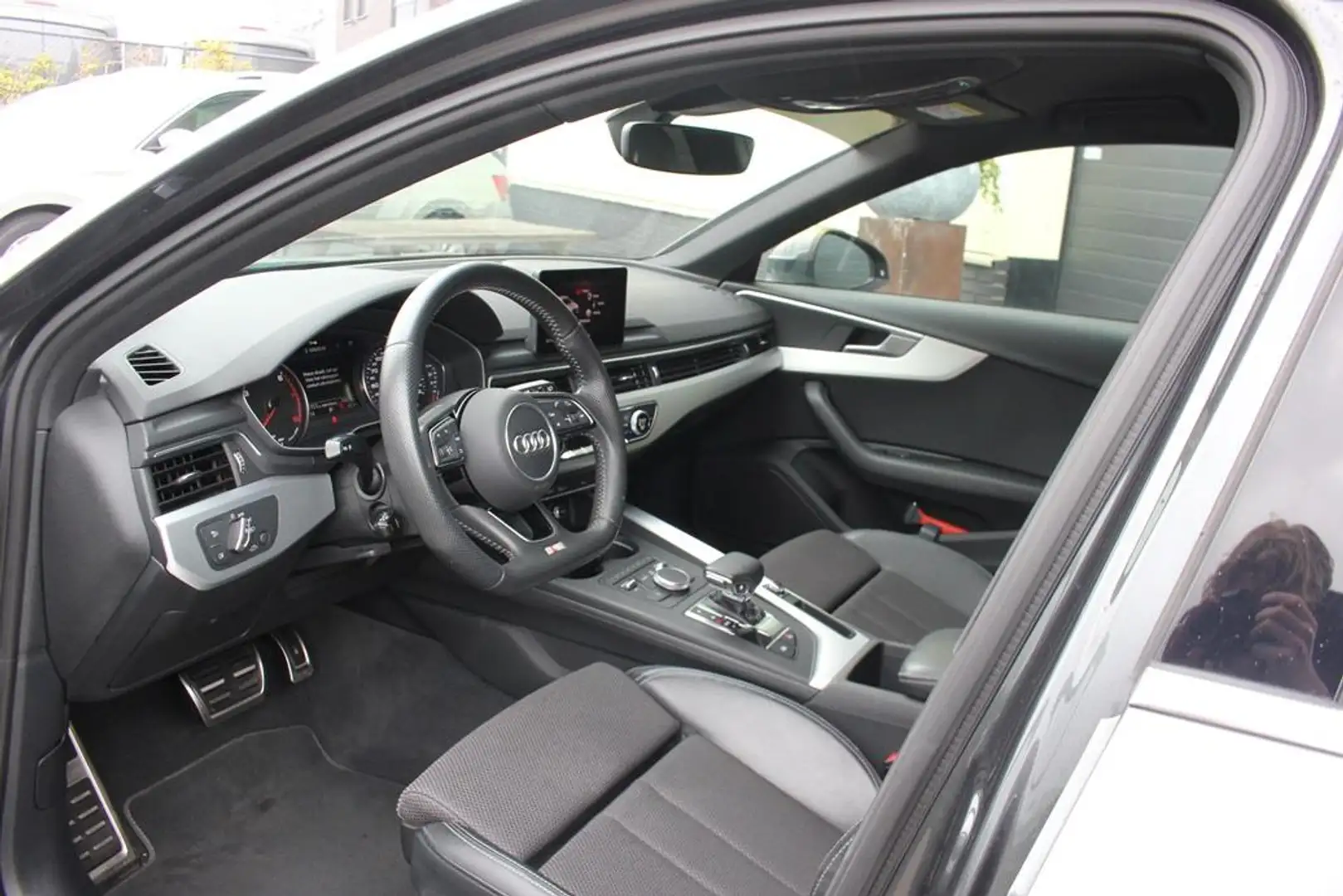 Audi A4 Avant 40 TFSI Sport S line edition | Trekhaak | Grijs - 2
