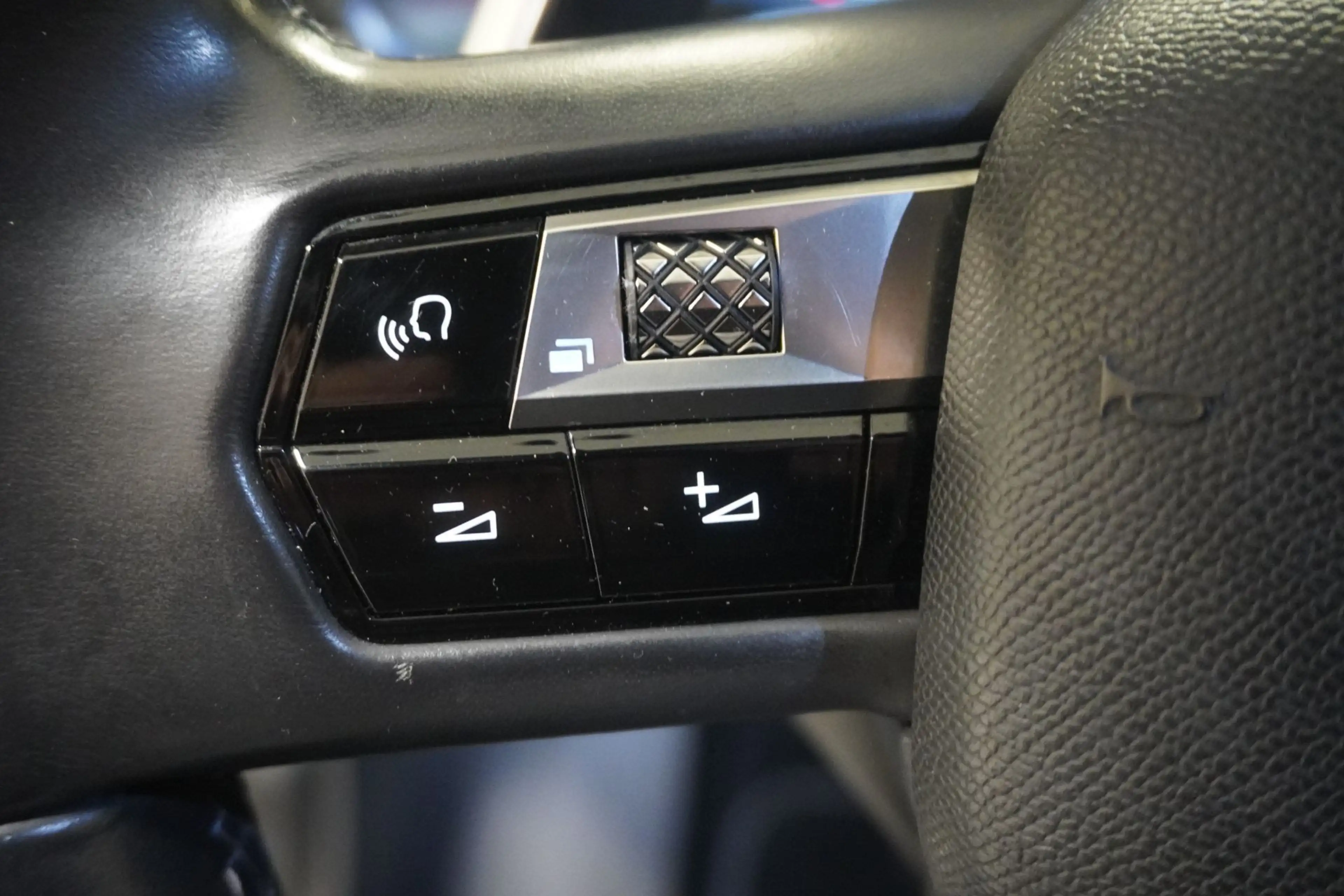 DS Automobiles DS 7 Crossback E-Tense PHEV LED/Kam — photo 14